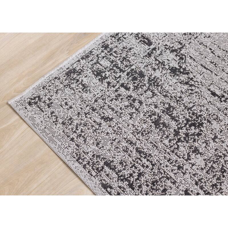 Jackson Collection - Grey/Black Distressed Traditional Indoor/Outdoor Area Rug
