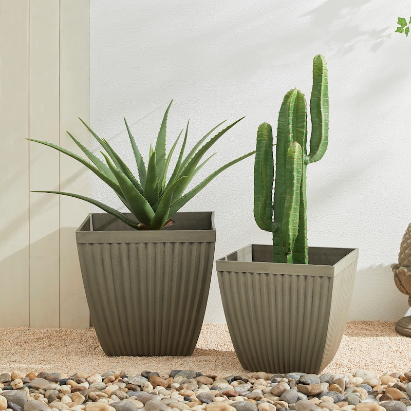 Glitzhome Set of 2 Eco-Friendly Oversized Faux Concrete Fluted Plant Pots Flower Planter Porch Decor