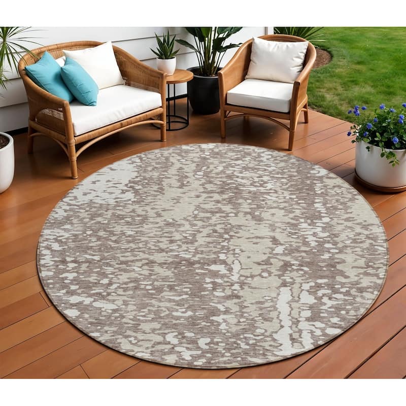 HomeRoots Abstract Transitional Rectangle Outdoor Rug - 8' Round