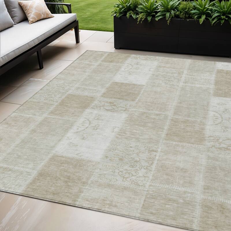 HomeRoots Patchwork Traditional Rectangle Outdoor Rug - 5' X 8'
