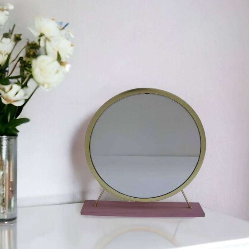 HomeRoots 19" Brass Round Metal Framed Freestanding Mirror - 19' X '19' X '4 - 19' X '19' X '4 - Brass