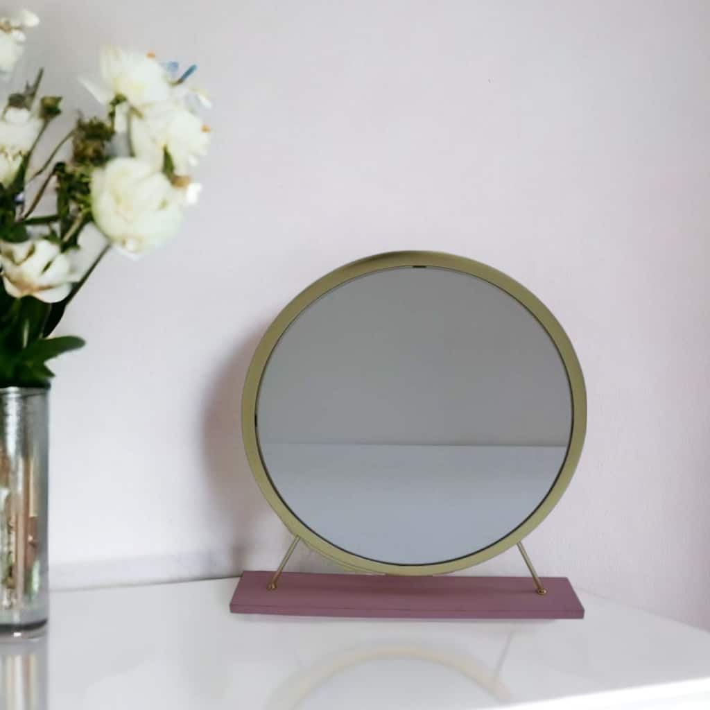 HomeRoots 19" Brass Round Metal Framed Freestanding Mirror - 19' X '19' X '4