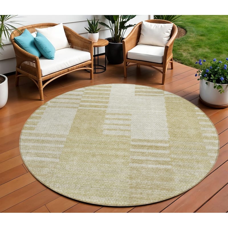 HomeRoots Striped Transitional Rectangle Outdoor Rug - 8' Round