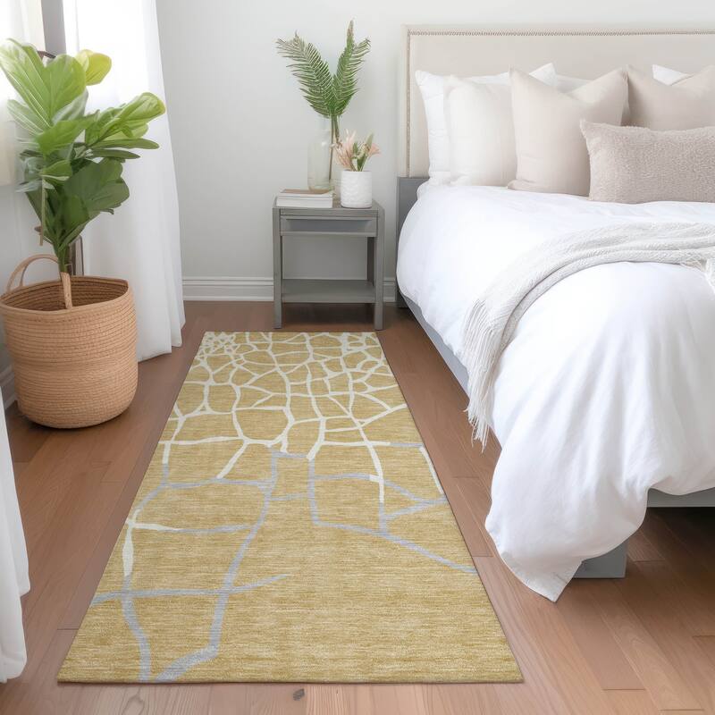 Machine Washable Indoor/ Outdoor Abstract Webby Chantille Rug - Gold - 2'3" x 7'6"