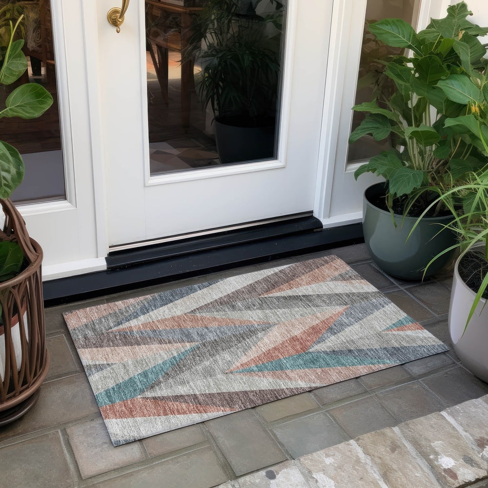 Machine Washable Indoor/ Outdoor Modern Chevron Chantille Rug