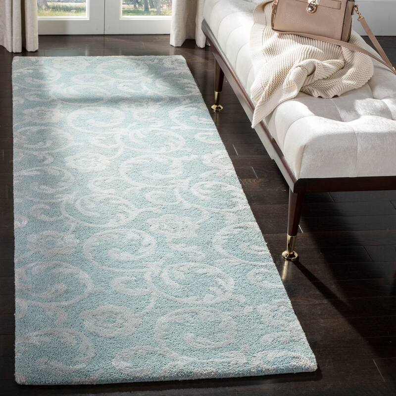 SAFAVIEH Handmade Soho Britta Scroll N.Z. Wool Rug - 2'6" x 12' Runner - Light Blue/Silver