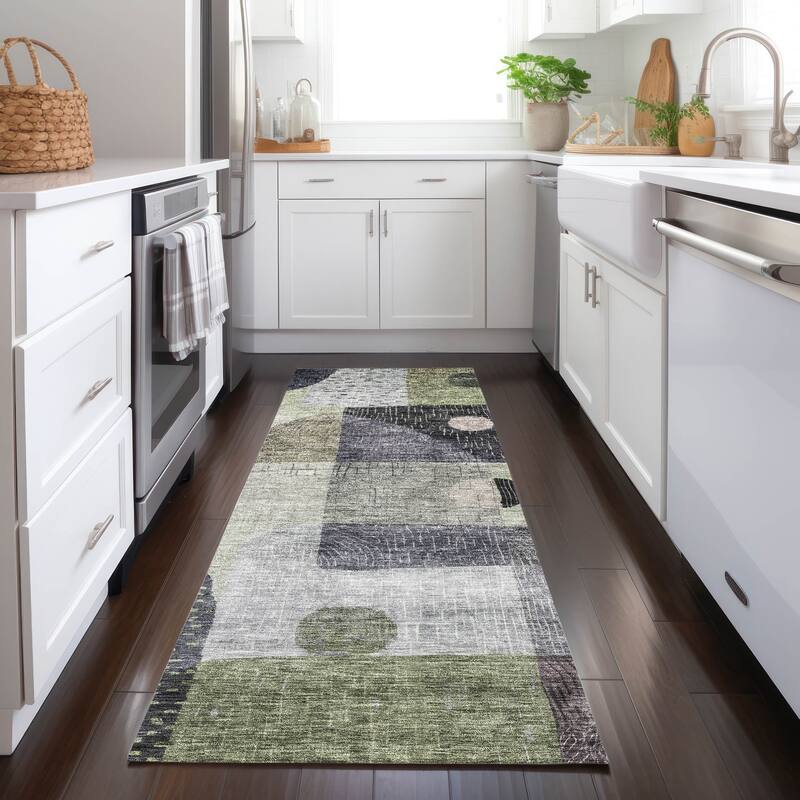 Machine Washable Indoor/ Outdoor Contemporary Geo Chantille Rug - Aloe - 2'3" x 7'6"
