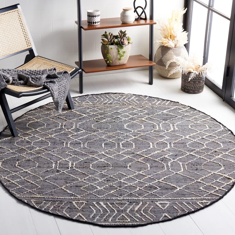 SAFAVIEH Handmade Natural Fiber Eranda Boho Jute Fringe Rug - 6' Round - Black/Ivory