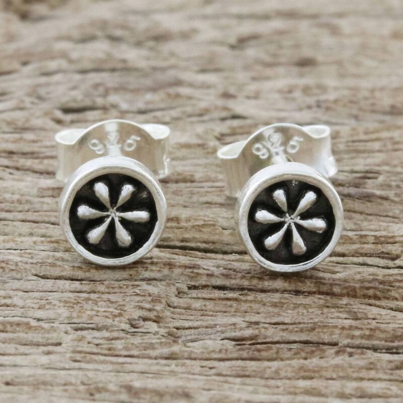 NOVICA Daisy Circles, Sterling silver stud earrings - 0.1*0.2