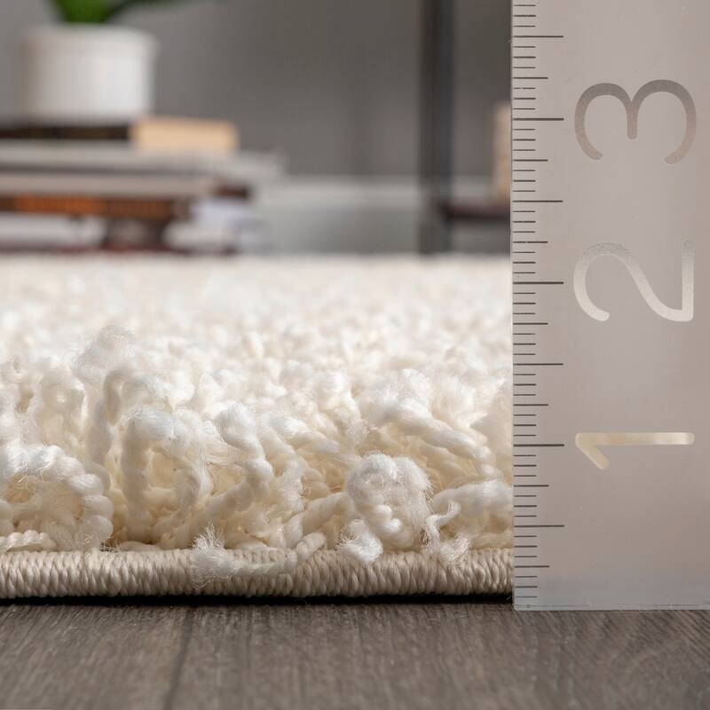 Nuloom Gwenyth Solid Shag Area Rug