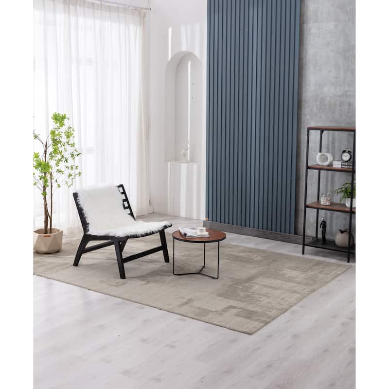 Wooden Living Room Lounge Chair With White Wool Carpet