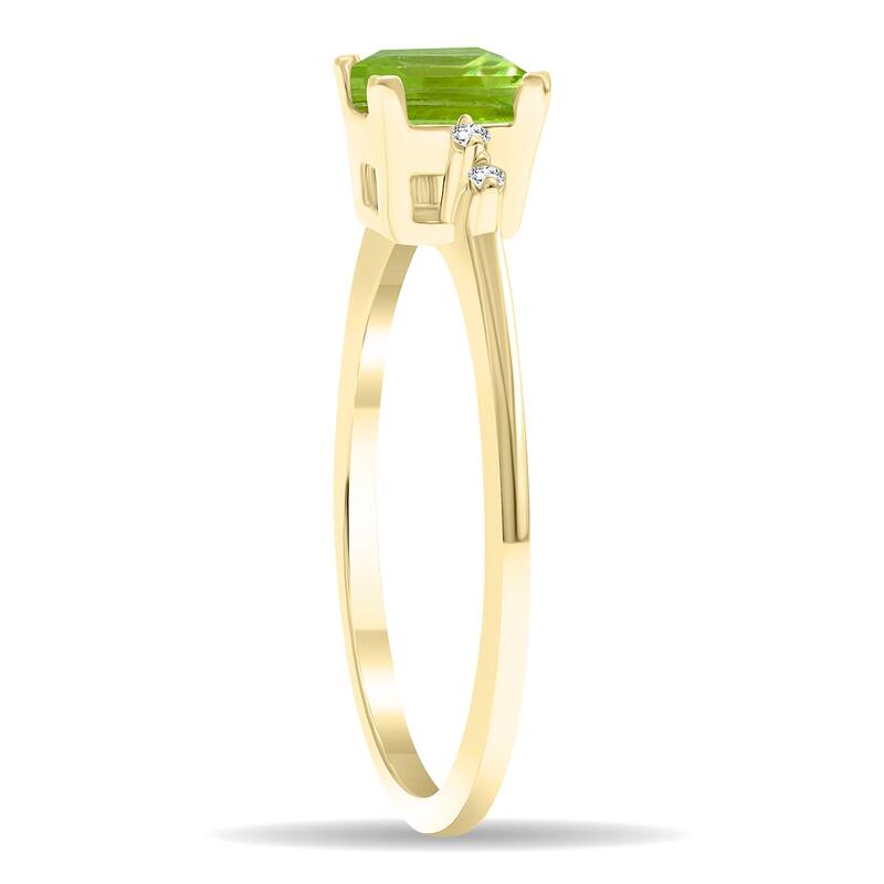 Women's Square Shaped Peridot and Diamond Sparkle Ring in 10K Yellow Gold