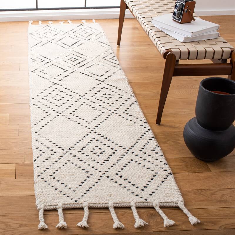 SAFAVIEH Handmade Casablanca Violante Moroccan Wool Tassel Rug - 2'3" x 8' Runner - Ivory/Black
