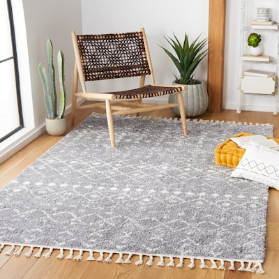 SAFAVIEH Berber Fringe Dashurije Leatha Trellis Rug - 4' x 6'