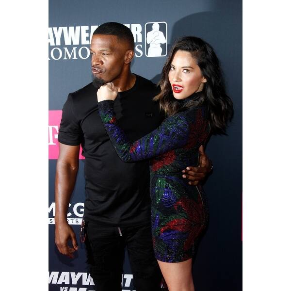 Shop Jamie Foxx Olivia Munn At Arrivals For Showtimes Mayweather Vs Mcgregor Pre Event Vip Party Red Carpet T Mobile Arena Las Vegas Overstock 24412933