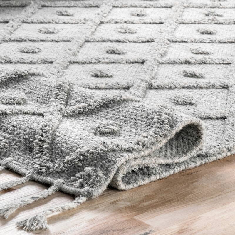 Nuloom Jinny Moroccan Wool Tasseled Area Rug