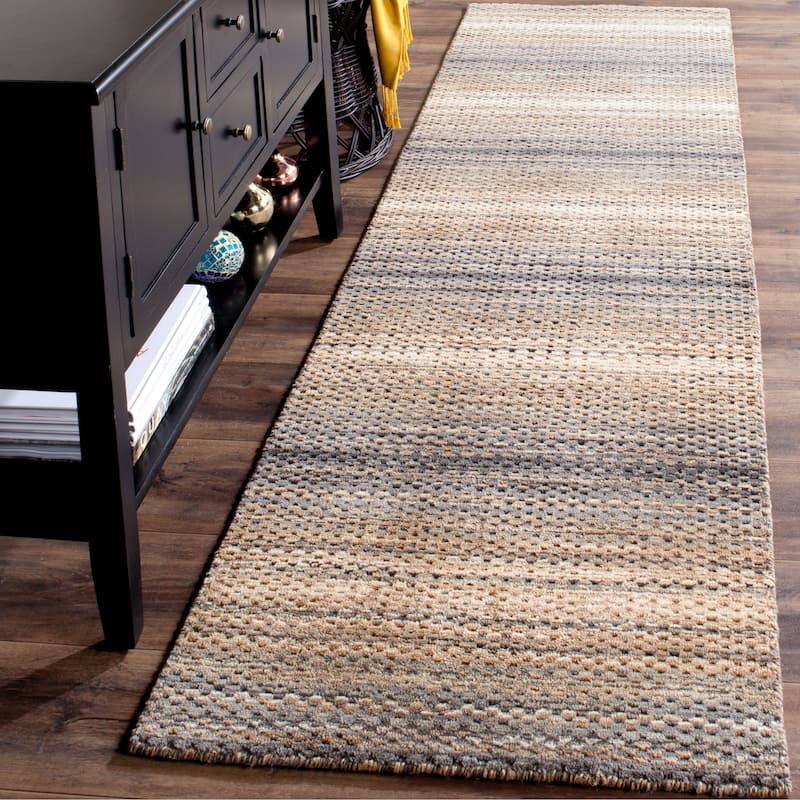 SAFAVIEH Handmade Himalaya Slavomila Modern Wool Rug - 2'3" x 8' Runner - Grey