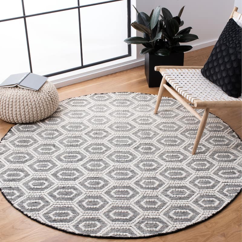 SAFAVIEH Handmade Natura Romea Wool Rug - 6' Round - Ivory/Black