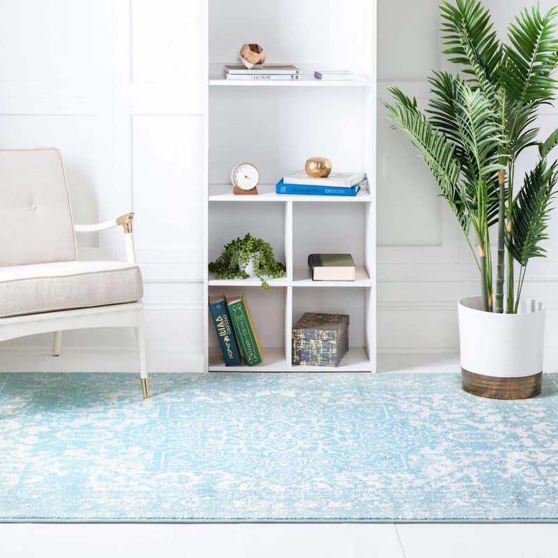 Traditional Brenda Collection Area Rug