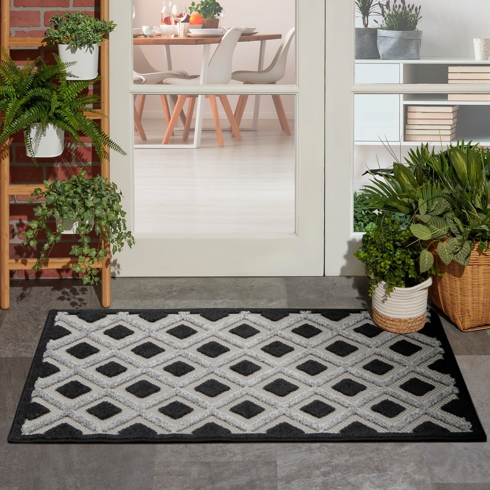 Nourison Aloha Indoor/Outdoor Modern Geometric Diamond Area Rug