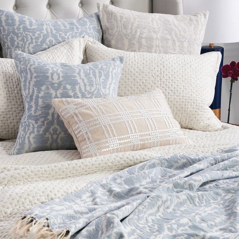Noelle Fog 50" x 70" Fringe Throw Blanket