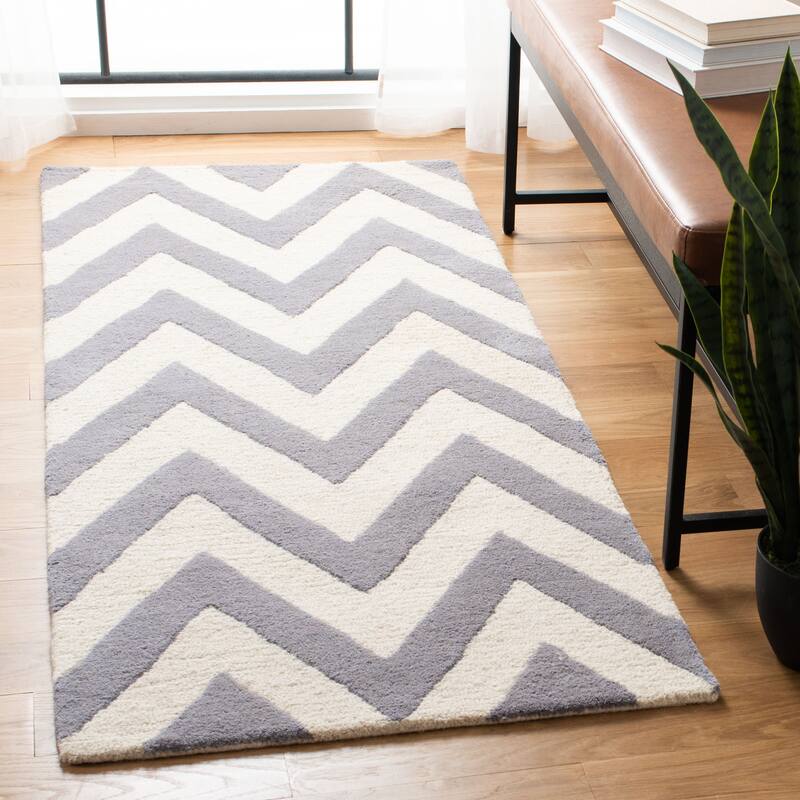 SAFAVIEH Handmade Cambridge Hicran Modern Moroccan Wool Rug - 2'6" x 16' Runner - Silver/Ivory