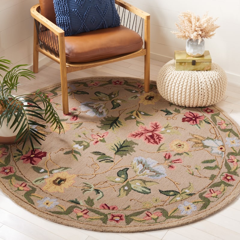 SAFAVIEH Handmade Chelsea Rubi French Country Floral Wool Rug - 5'6" Round - Beige - Round