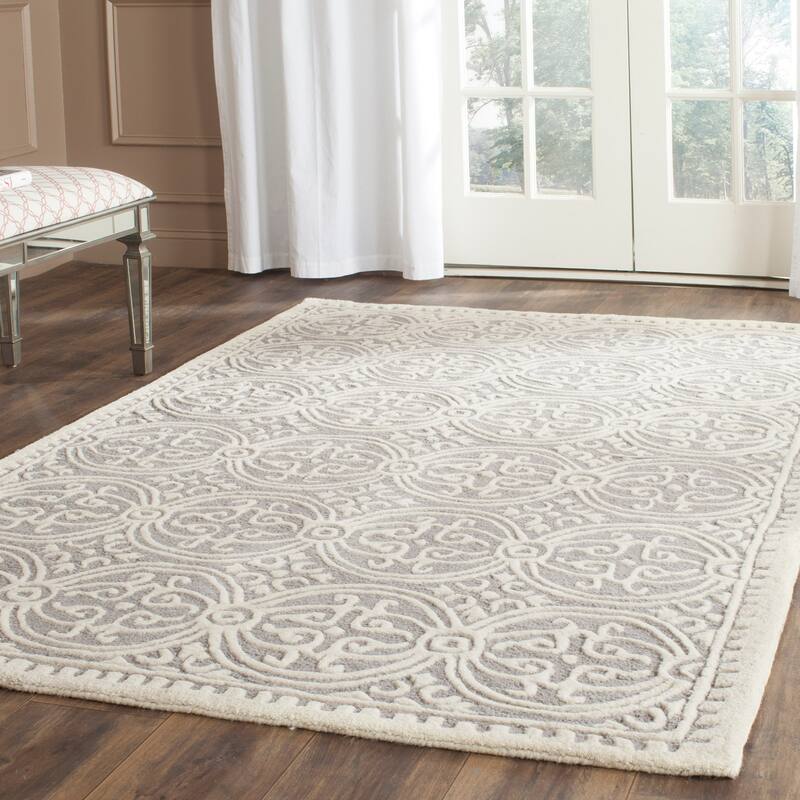 SAFAVIEH Handmade Cambridge Myrtis Moroccan Wool Rug - 5' x 8' - Silver/Ivory
