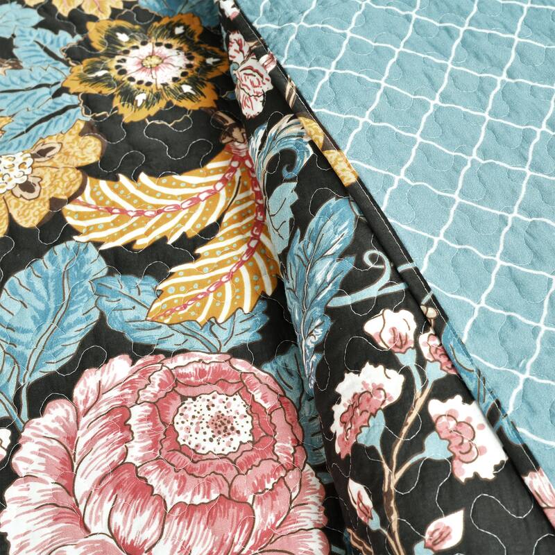 The Curated Nomad Chorro 3-piece Quilt Set