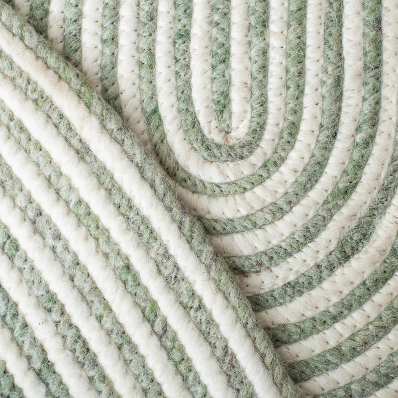 SAFAVIEH, Handmade Braided Bahrie Wool Rug
