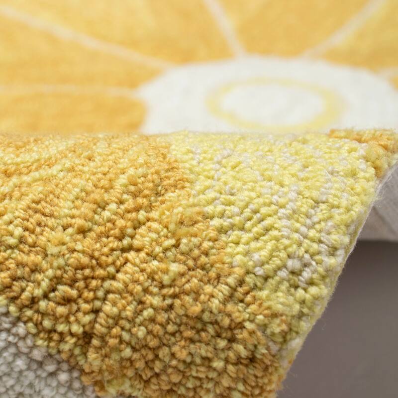 Liora Manne Frontporch Lemon Slice Indoor/Outdoor Rug Yellow - 30"X48" 1/2 RD