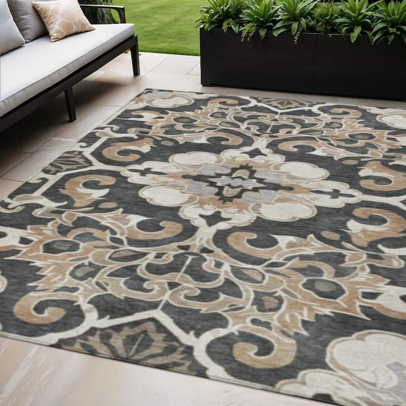 HomeRoots Damask Traditional Rectangle Outdoor Rug - 5' X 8'