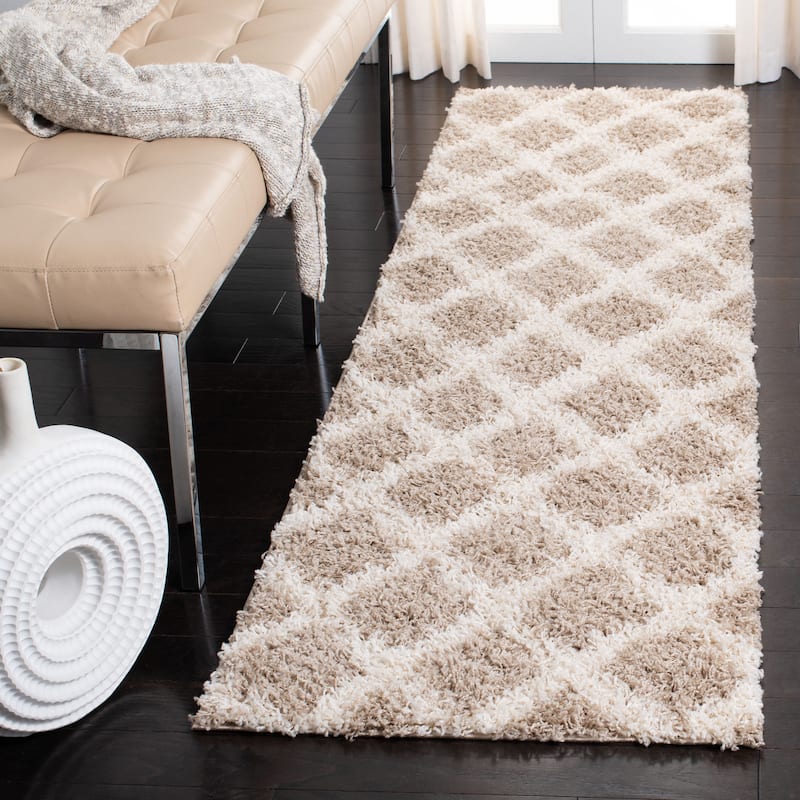 SAFAVIEH, Dallas Shag Rashmi Trellis 1.5-inch Thick Rug - 2'3" x 6' Runner