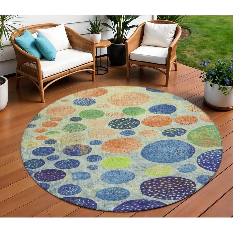 HomeRoots Geometric Transitional Rectangle Outdoor Rug - 8' Round