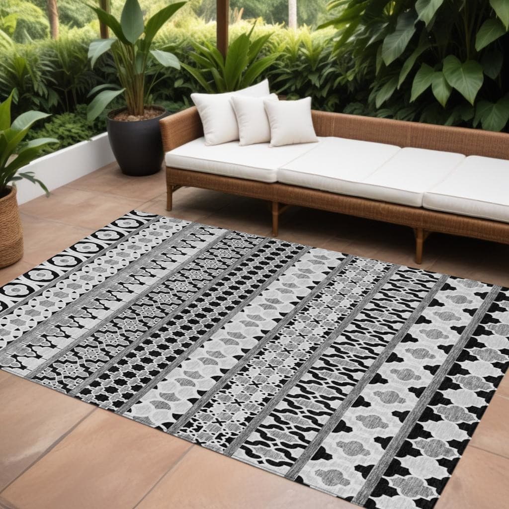 HomeRoots Quatrefoil Transitional Rectangle Outdoor Rug