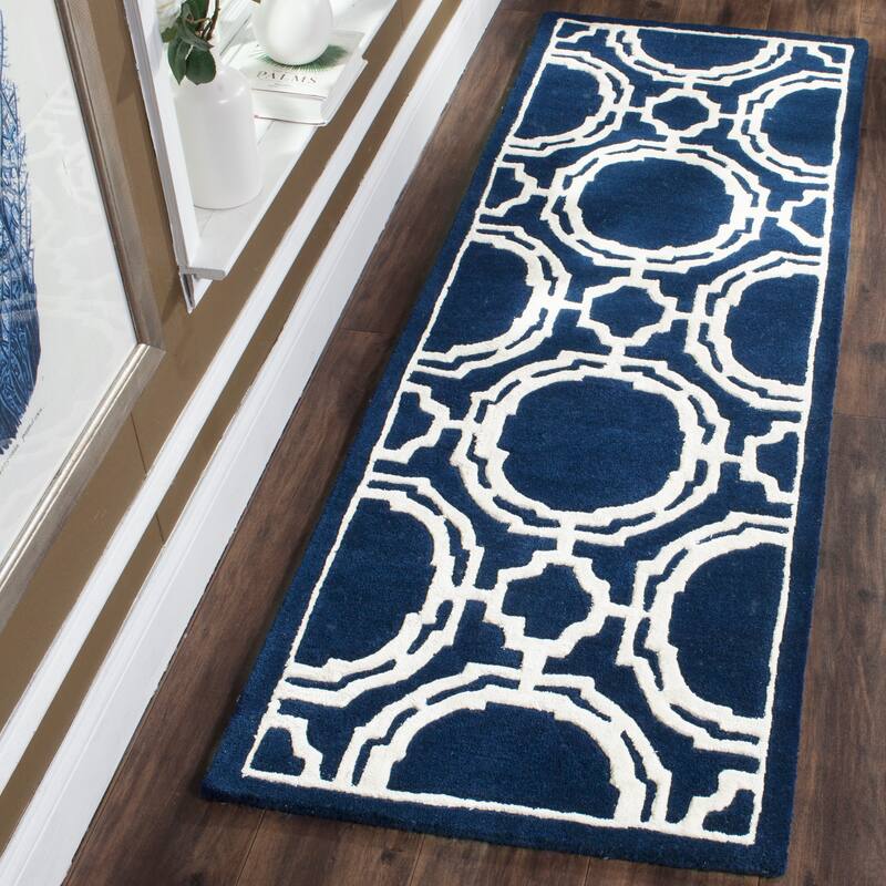 SAFAVIEH Handmade Chatham Oili Modern Wool Rug - 2'3" x 7' Runner - Dark Blue/Ivory