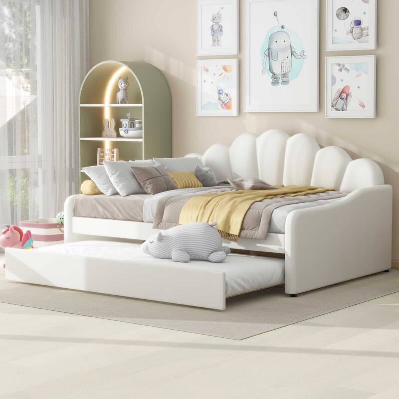 Full Upholstered Velvet Daybed with Elegant Shell Backrest and Trundle - Stylish Sofa Bed for Small Spaces