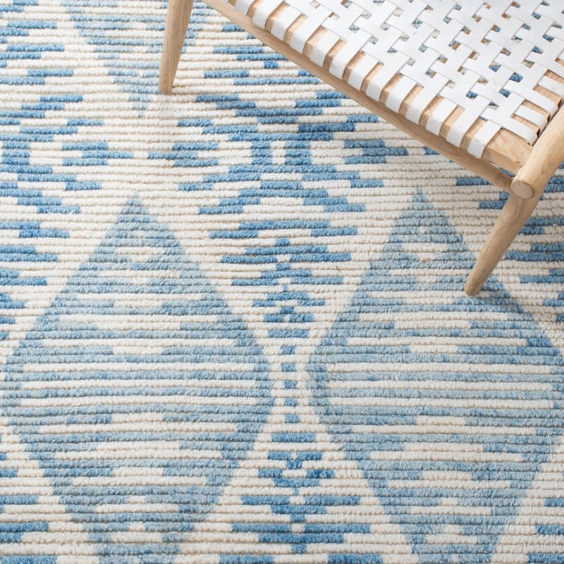 SAFAVIEH Hand-Knotted Kenya Ingalill Tribal Wool Rug