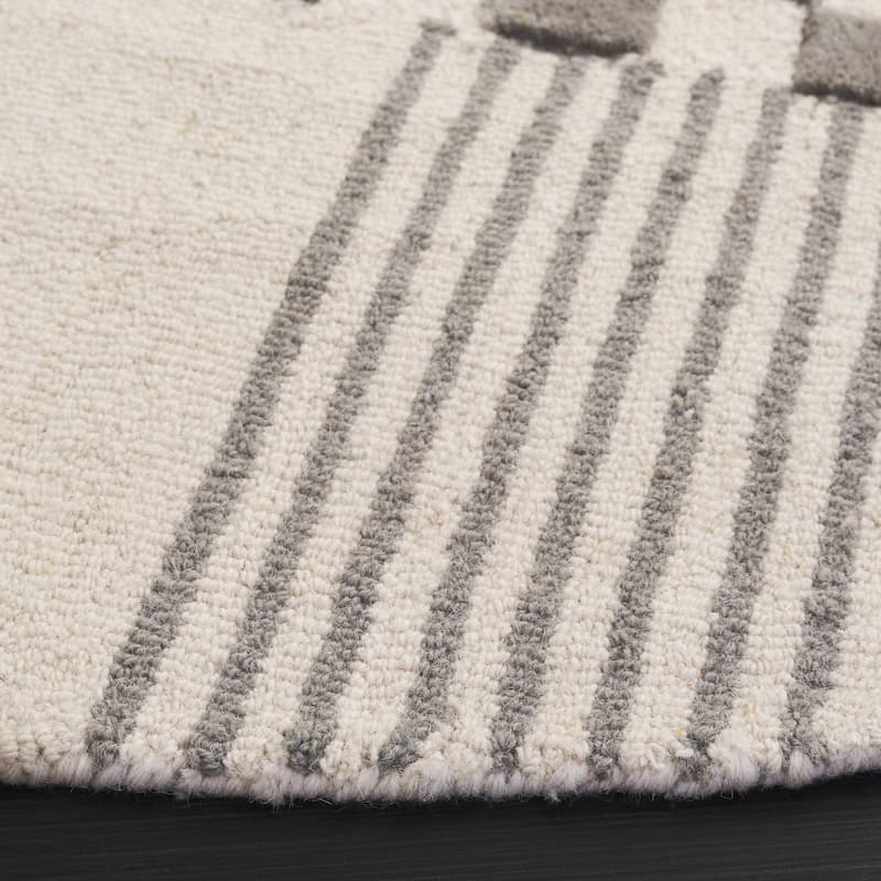 SAFAVIEH Handmade Genre Kiek Checkered Wool Rug