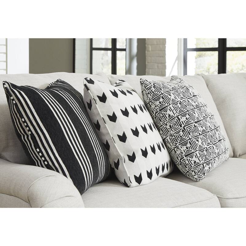 Signature Design by Ashley Huntsworth Dove Gray 2-Piece Sectional with Chaise - 95"W x 66"D x 38"H