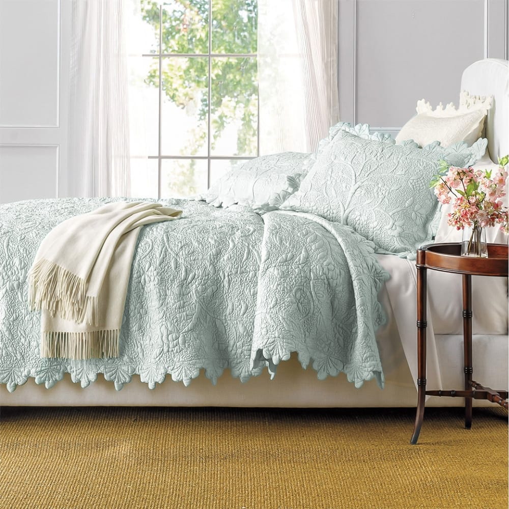 Victorian Aleah Scalloped Quilt