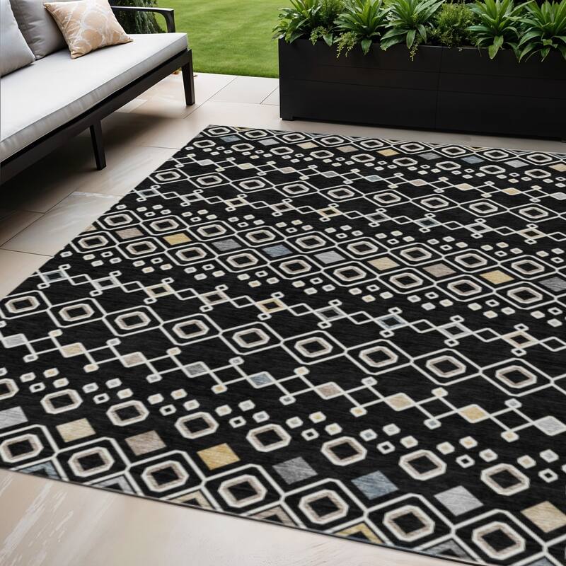 HomeRoots Geometric Modern Rectangle Outdoor Rug - 5' X 8'