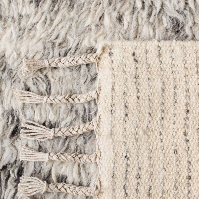 SAFAVIEH Handmade Casablanca Shag Gajana Tribal Wool Rug