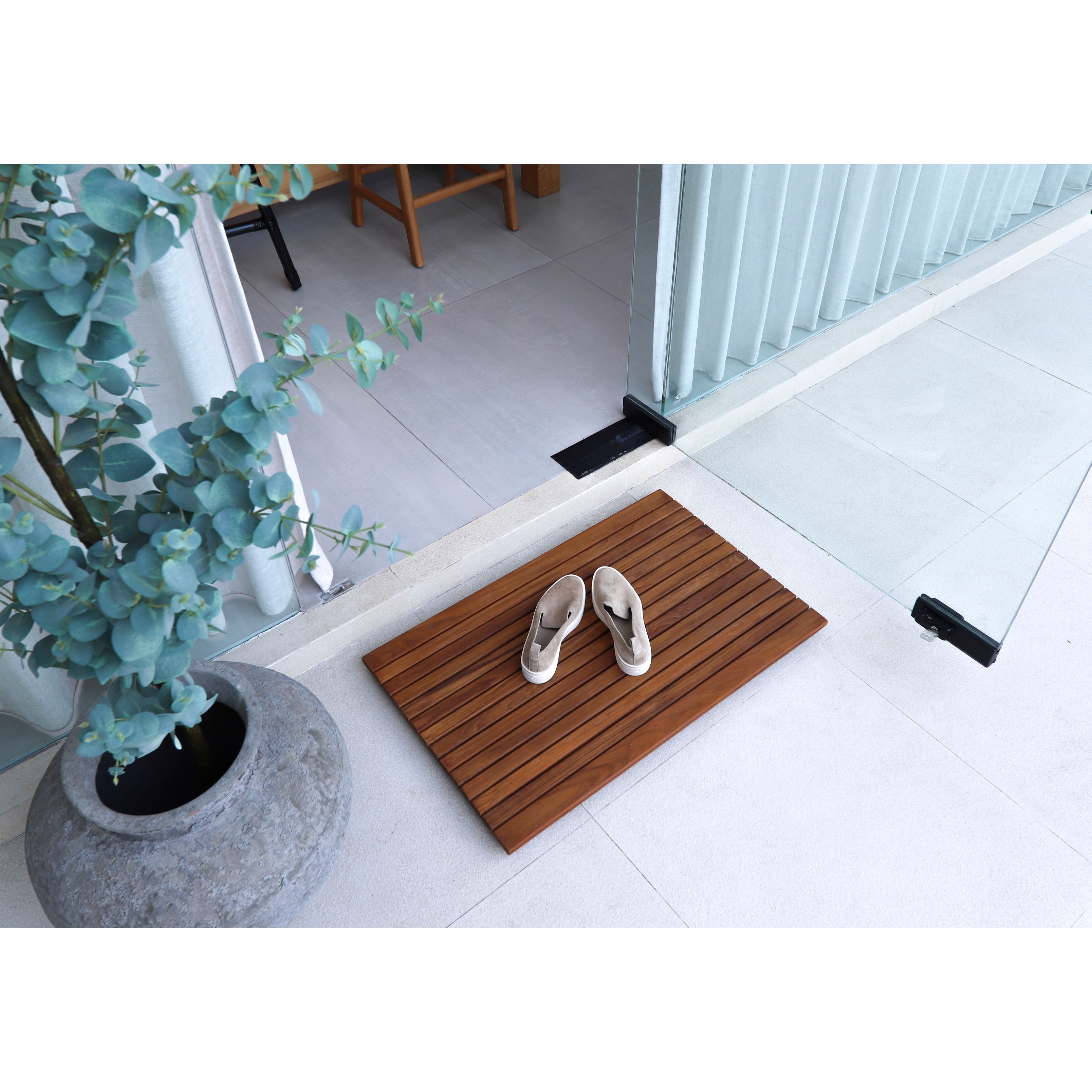 https://ak1.ostkcdn.com/images/products/is/images/direct/11d9c54af8ae7ac010ea5af37fe3df5ff7395196/Nordic-Style-Oiled-Teak-Shower-Mat-31.4%22-x-19.6%22-Wide-End-Slat.jpg