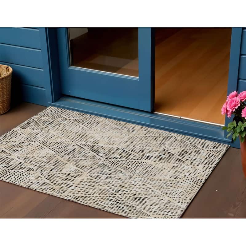 HomeRoots Geometric Transitional Rectangle Outdoor Rug - 3' x 5'