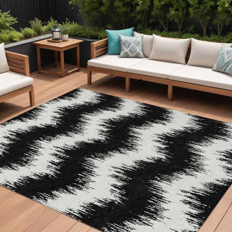 HomeRoots Chevron Transitional Rectangle Outdoor Rug - 10' X 14'