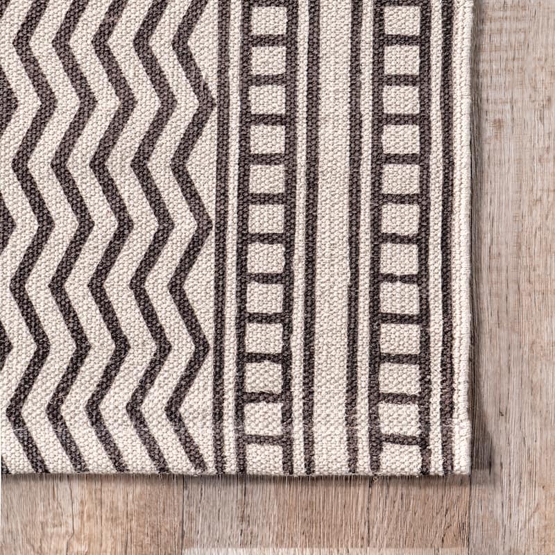 Nuloom Lydie Bohemian Banded Cotton Area Rug