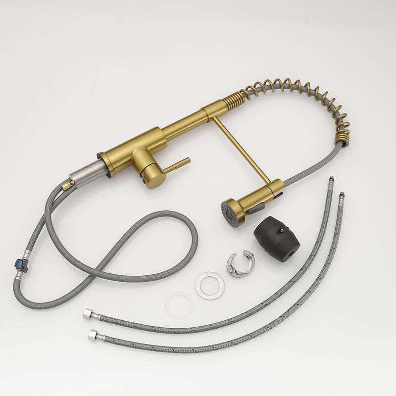 Single-Handle Pull Down Sprayer Kitchen Faucet in Brushed Gold