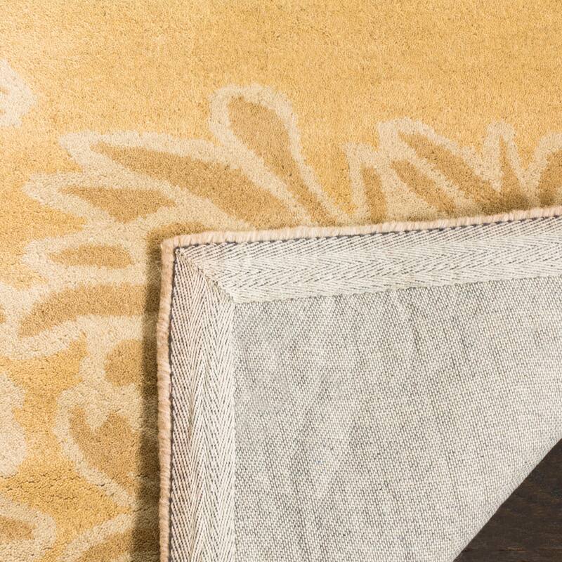 Martha Stewart by SAFAVIEH Chrysanthemum Wool Rug