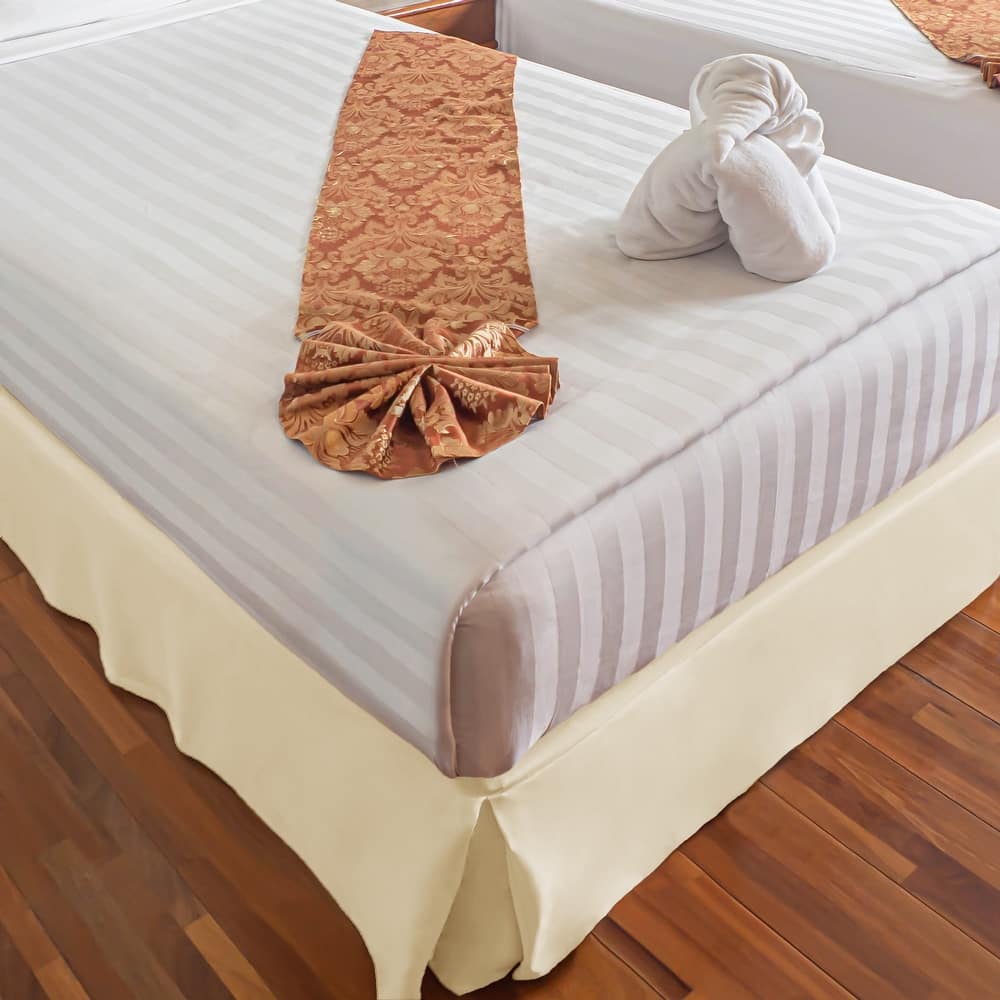 Superior Solid Microfiber Wrinkle-Resistant 15-inch Drop Bedskirt